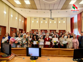 В роддоме №2 чествовали героев в белых халатах!