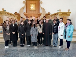 В рамках недели родительской любви заместитель председателя Фрунзенской &laquo;Белой Руси&raquo; Анастасия Каленчик, учащиеся старших классов школ района посетили костел Матери Божьей Будславской