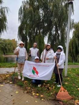 В Тучинском сквере прошла традиционная акция &laquo;Белая Русь&raquo; &ndash; украшает Беларусь!&raquo;