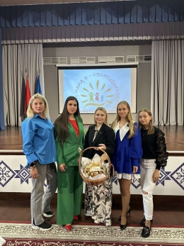 Семейный конкурс &laquo;Счастливы вместе&raquo;. Молодые семьи, проживающие во Фрунзенском районе, продемонстрировали свои таланты в творческих и спортивных конкурсах, приуроченных ко Дню народного единства