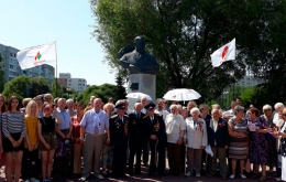 Нам доверена память