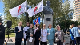 Во Фрунзенском районе состоялся митинг и торжественное возложение цветов к памятнику дважды Героя Советского Союза, Маршала Ивана Игнатьевича Якубовского в рамках празднования Дня народного единства