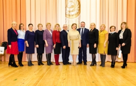 Виталий Мисевец поздравил коллектив средней школы №199 с 20-летним юбилеем